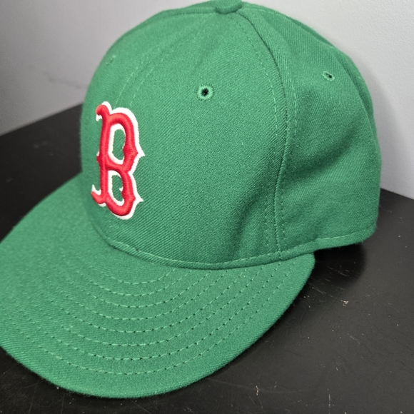 New Era 59Fifty Boston Red Sox Kelly Green St. Patrick's Day Fitted Hat SIZE 7 - Picture 9 of 16